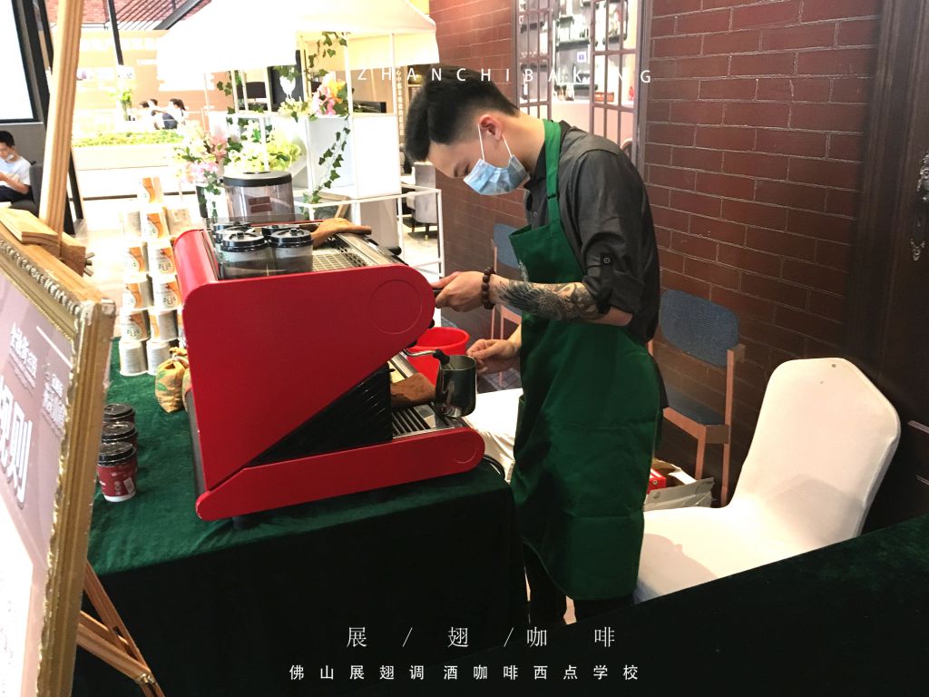 金融街(jiē)小(xiǎo)鎮咖啡拉花(huā)實踐