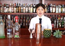 【佛山(shān)展翅調酒咖啡西點培訓學(xué)校】女調酒師燕子