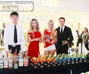 調酒師培訓_廣汽傳祺GS5上市發布會調酒師學(xué)員實踐