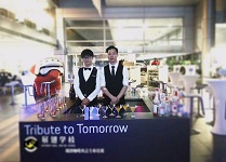 調酒師培訓—佛山(shān)南海保時捷車(chē)展展翅學(xué)員戶外調酒實踐
