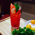 草(cǎo)莓缤紛（飲品）