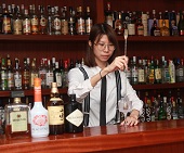 深紫雞尾酒調制學(xué)員實操【調酒師培訓】